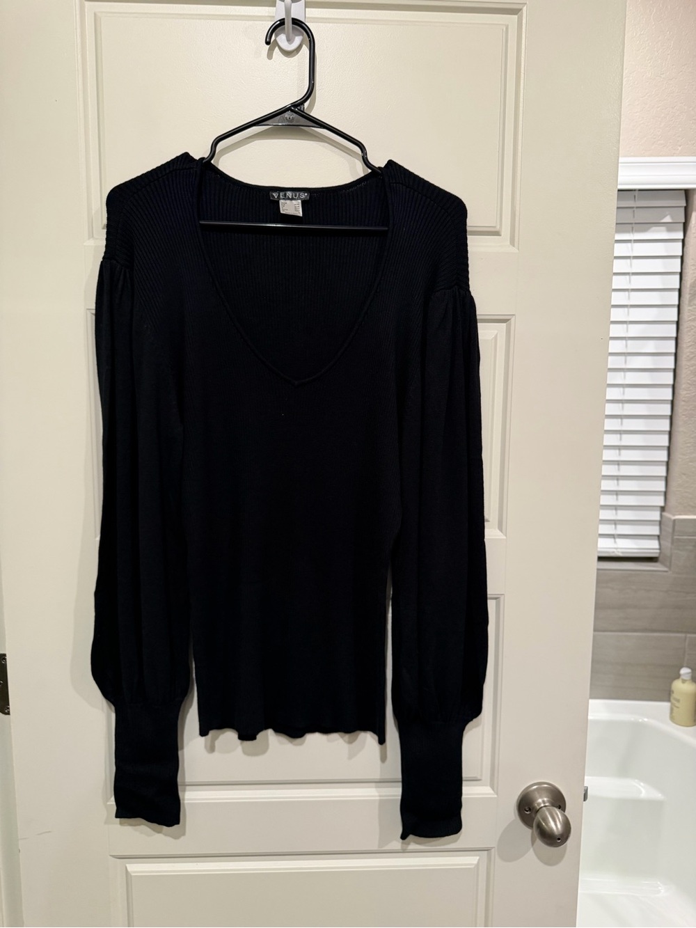 Venus Womens Large L Solid Black V Neck Ribbed Knit Balloon Sleeve Sweater